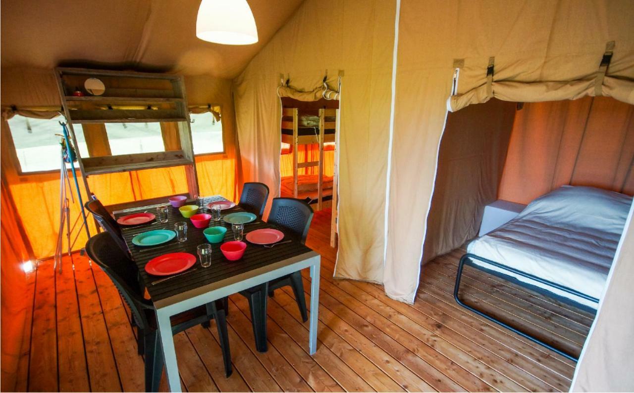 Отель Safari Tent At Camping Le Roptai Рошфор Экстерьер фото